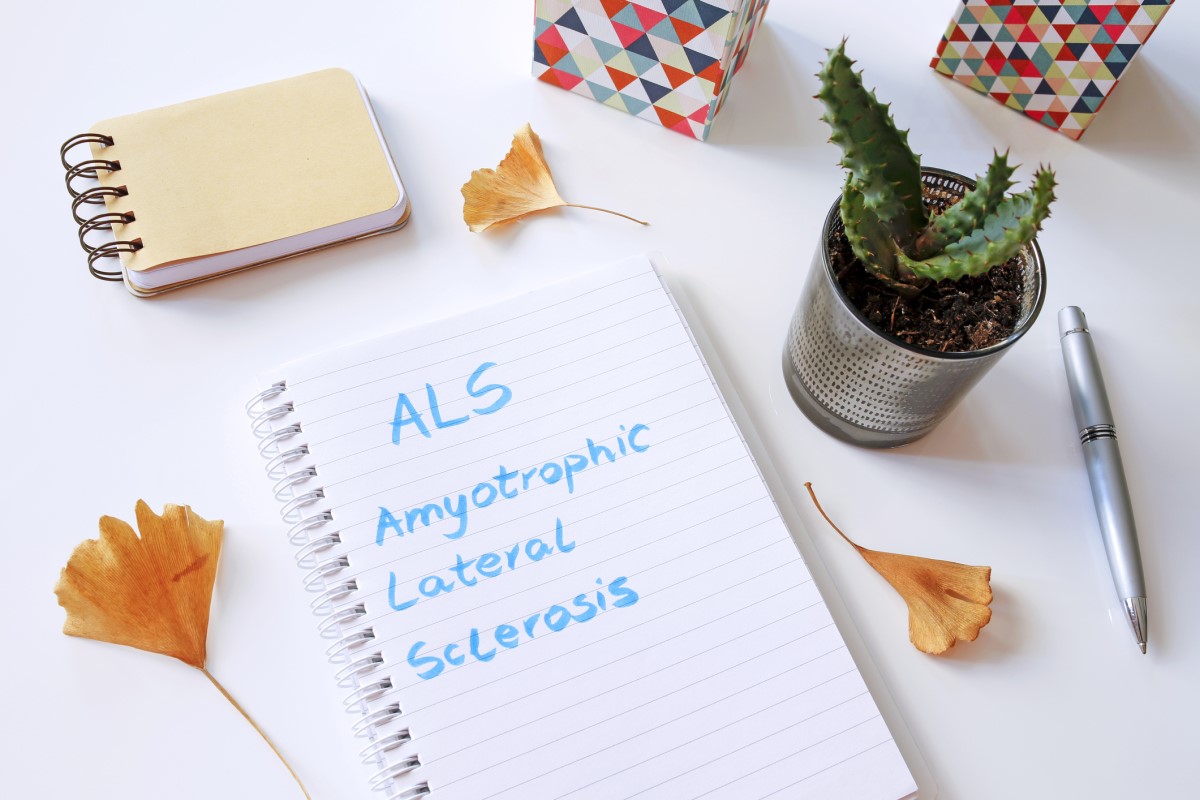 Amyotrophic-Lateral-Sclerosis - Tulisan ALS di atas kertas