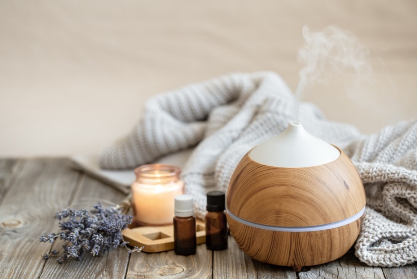 Aromaterapi dengan minyak esensial lavender menggunakan diffuser