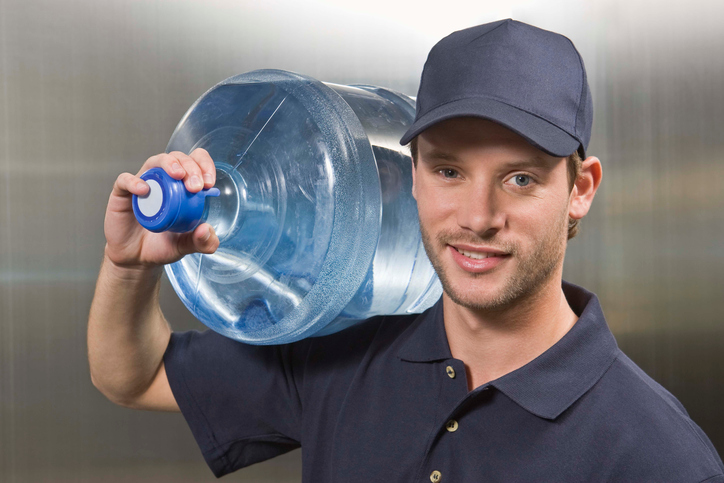 Pengiriman air minum ke tempat kerja