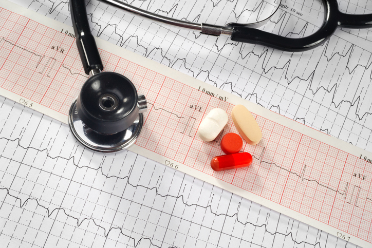 Perekaman EKG dengan fonendoskop dan obat-obatan