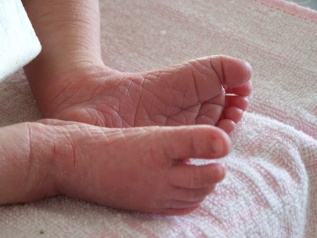 Kulit kering pada kaki bayi yang baru lahir dan bayi