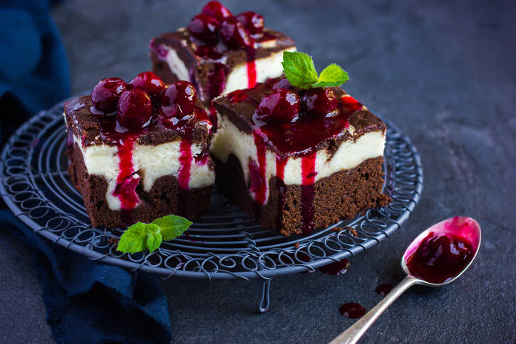 Resep kue keju remah yang pas dengan buah. Bagaimana cara memanjakan diri Anda dengan camilan sehat?