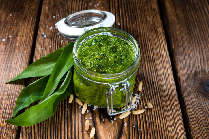 Pesto bawang putih beruang (olesan)? Resep sehat untuk pembersihan musim semi