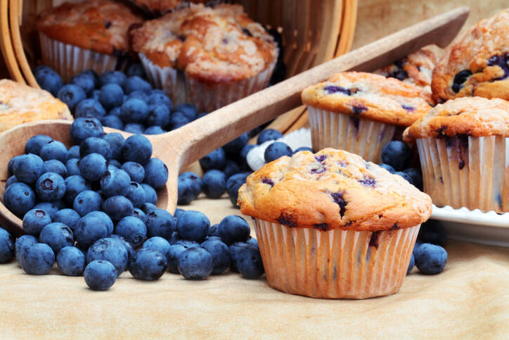 Muffin blueberry yang sehat? Resep mug dengan pisang dan keju cottage