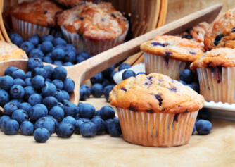 Muffin blueberry yang sehat? Resep mug dengan pisang dan keju cottage